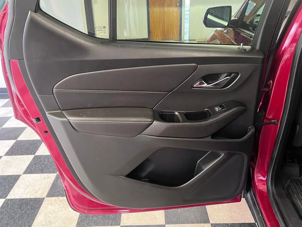 Used 2020 Chevrolet Traverse LT w/ Driver Confidence II Package image 38