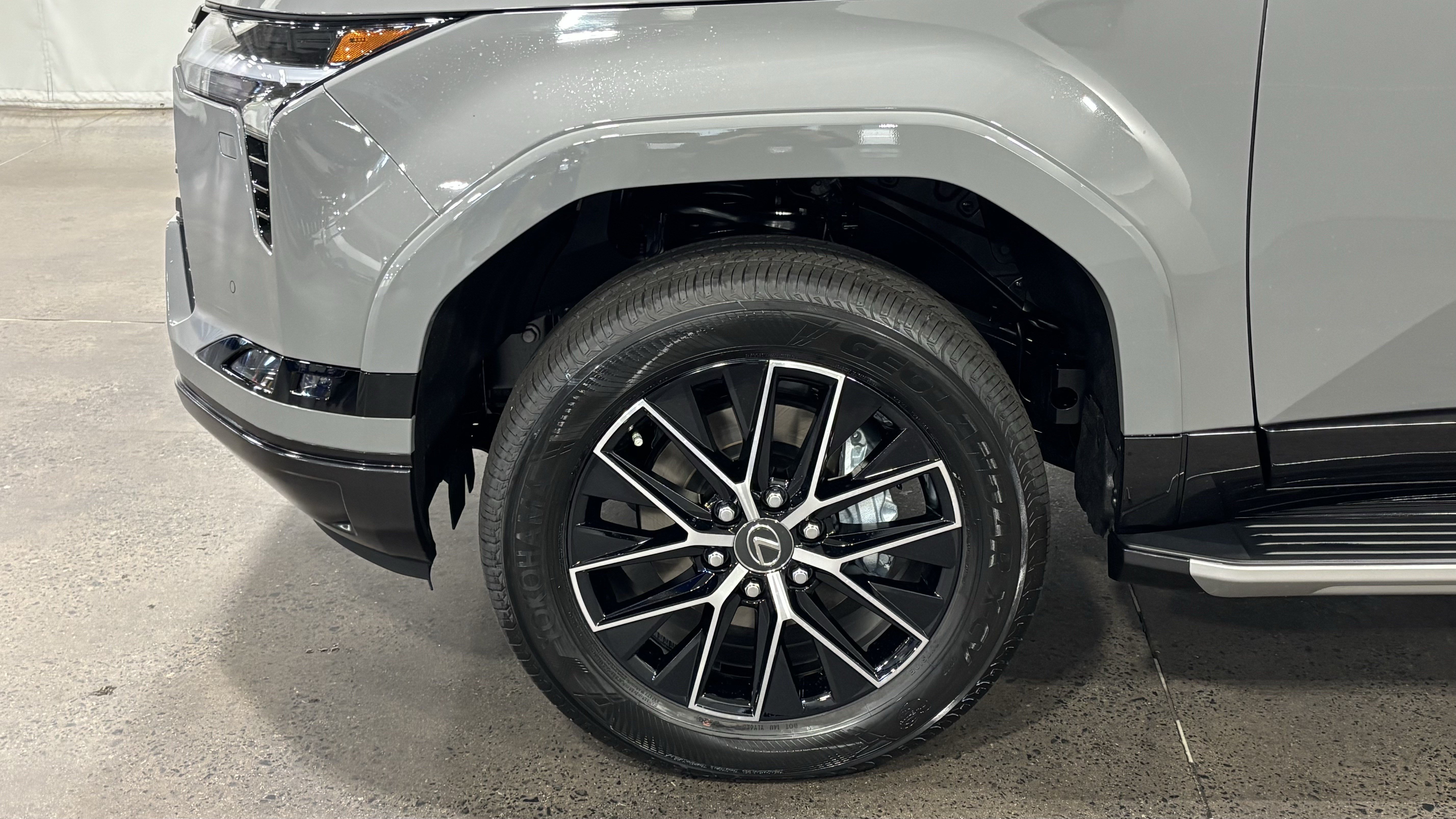New 2026 Lexus GX 550 AWD/4WD image 8