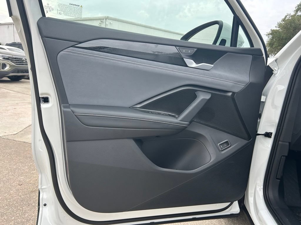 New 2026 Volkswagen Tiguan SE FWD image 43