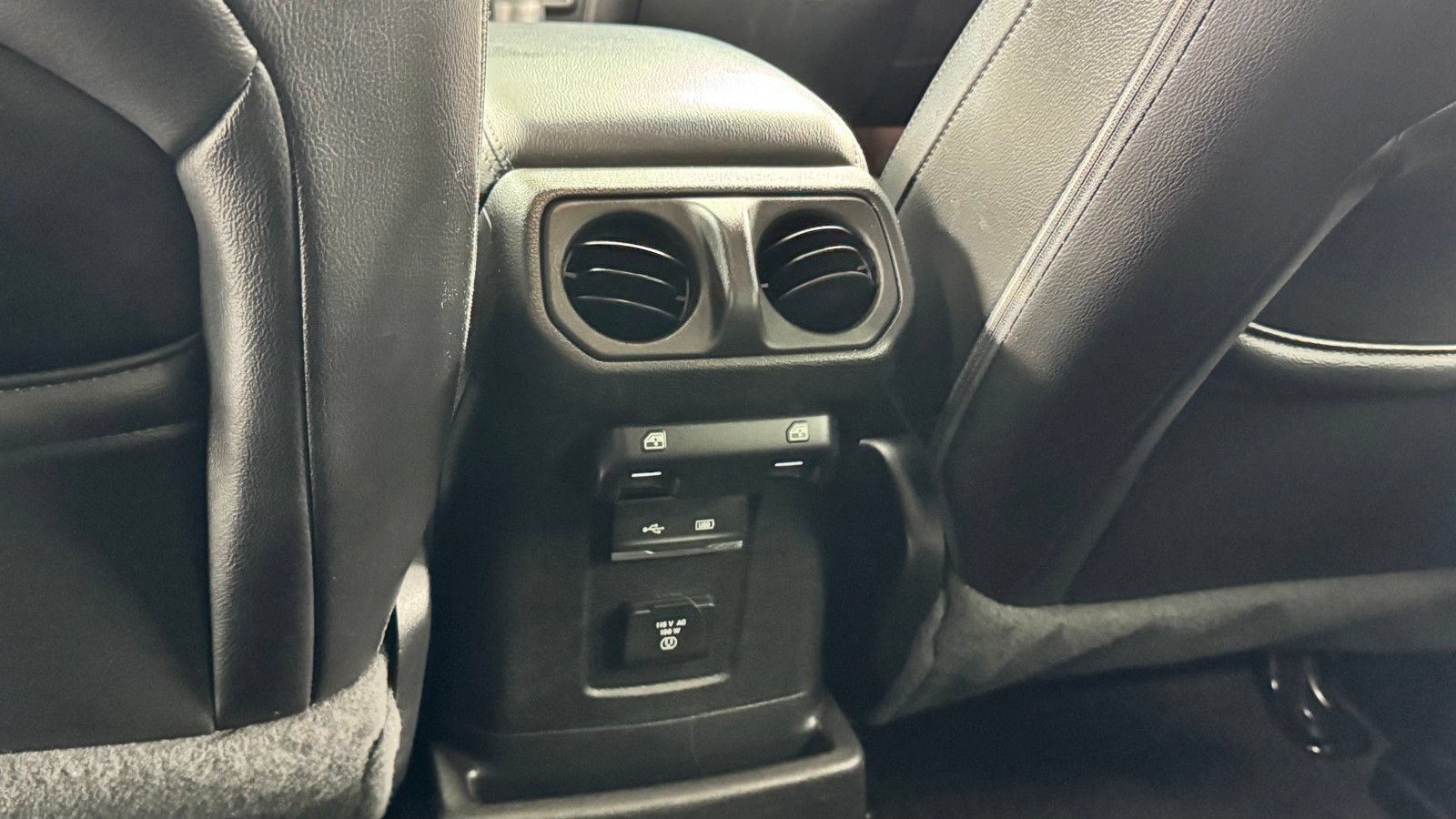 Used 2020 Jeep Wrangler Unlimited Sahara AWD/4WD image 36