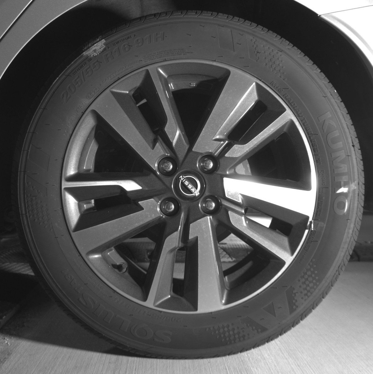 Used 2025 Nissan Versa SV image 14