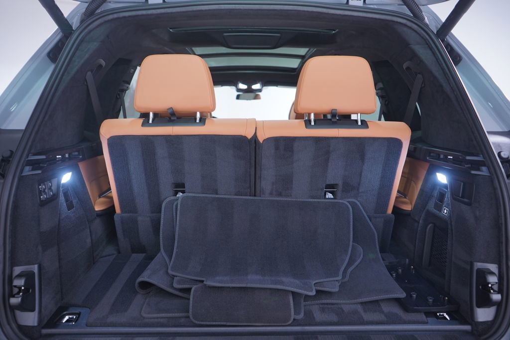 Used 2025 BMW X7 xDrive40i w/ M Sport Package image 24