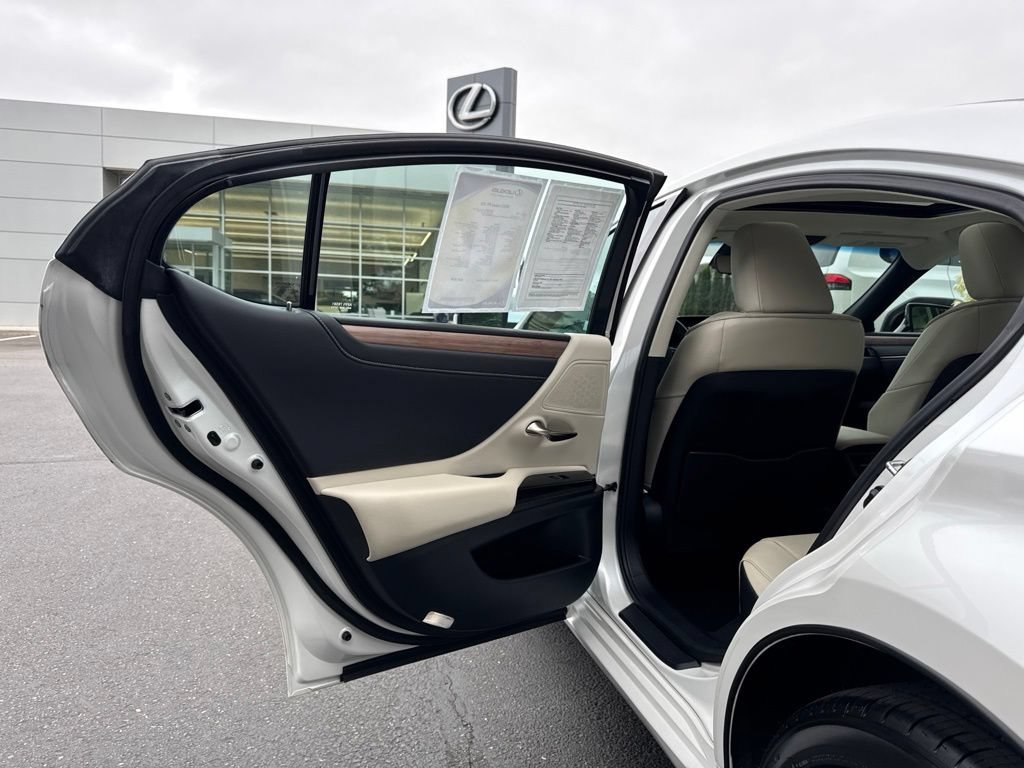 Certified 2023 Lexus ES 250 w/ Premium Package AWD/4WD image 15