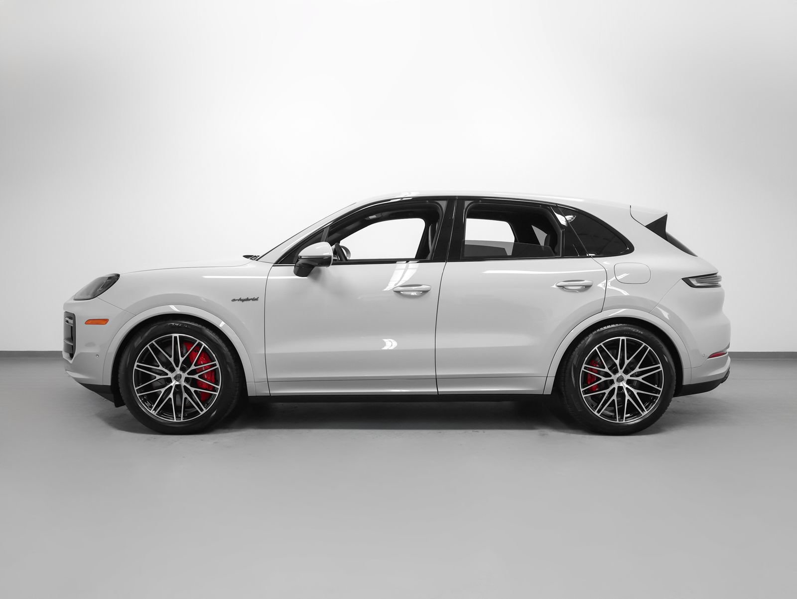 New 2026 Porsche Cayenne Turbo AWD/4WD image 2