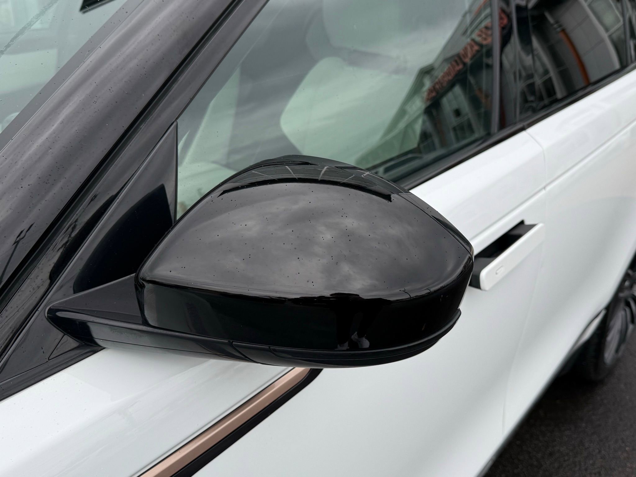 Used 2023 Land Rover Range Rover Velar R-Dynamic S image 16