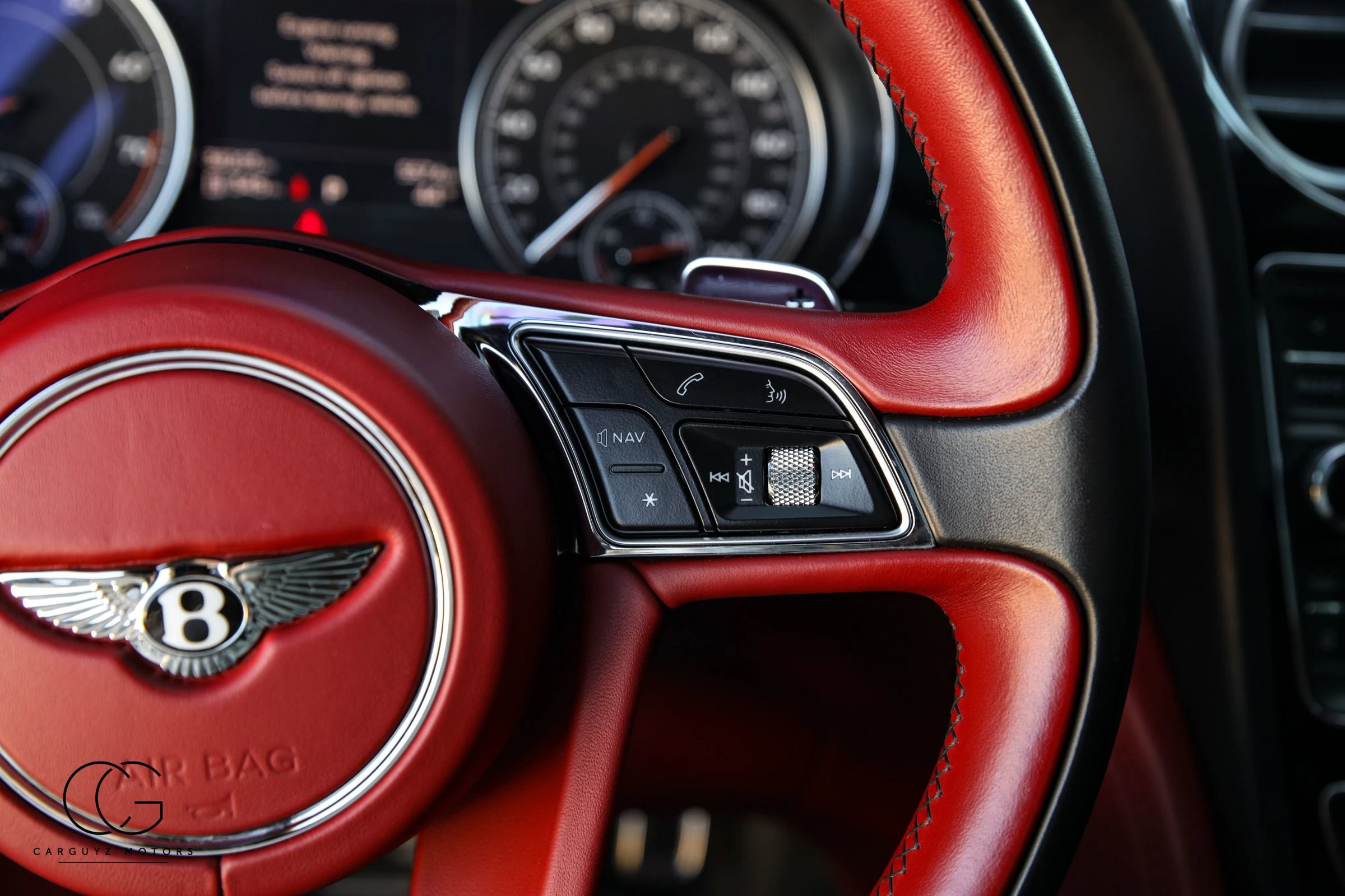 Used 2019 Bentley Bentayga image 45