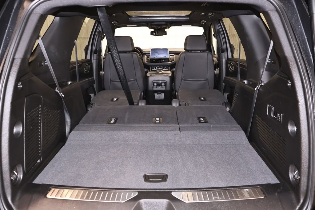 Used 2023 Chevrolet Tahoe Z71 w/ Luxury Package AWD/4WD image 46