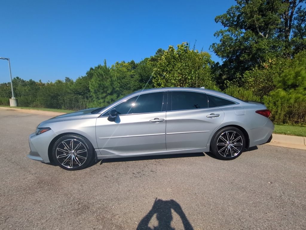 Used 2020 Toyota Avalon Touring FWD image 4