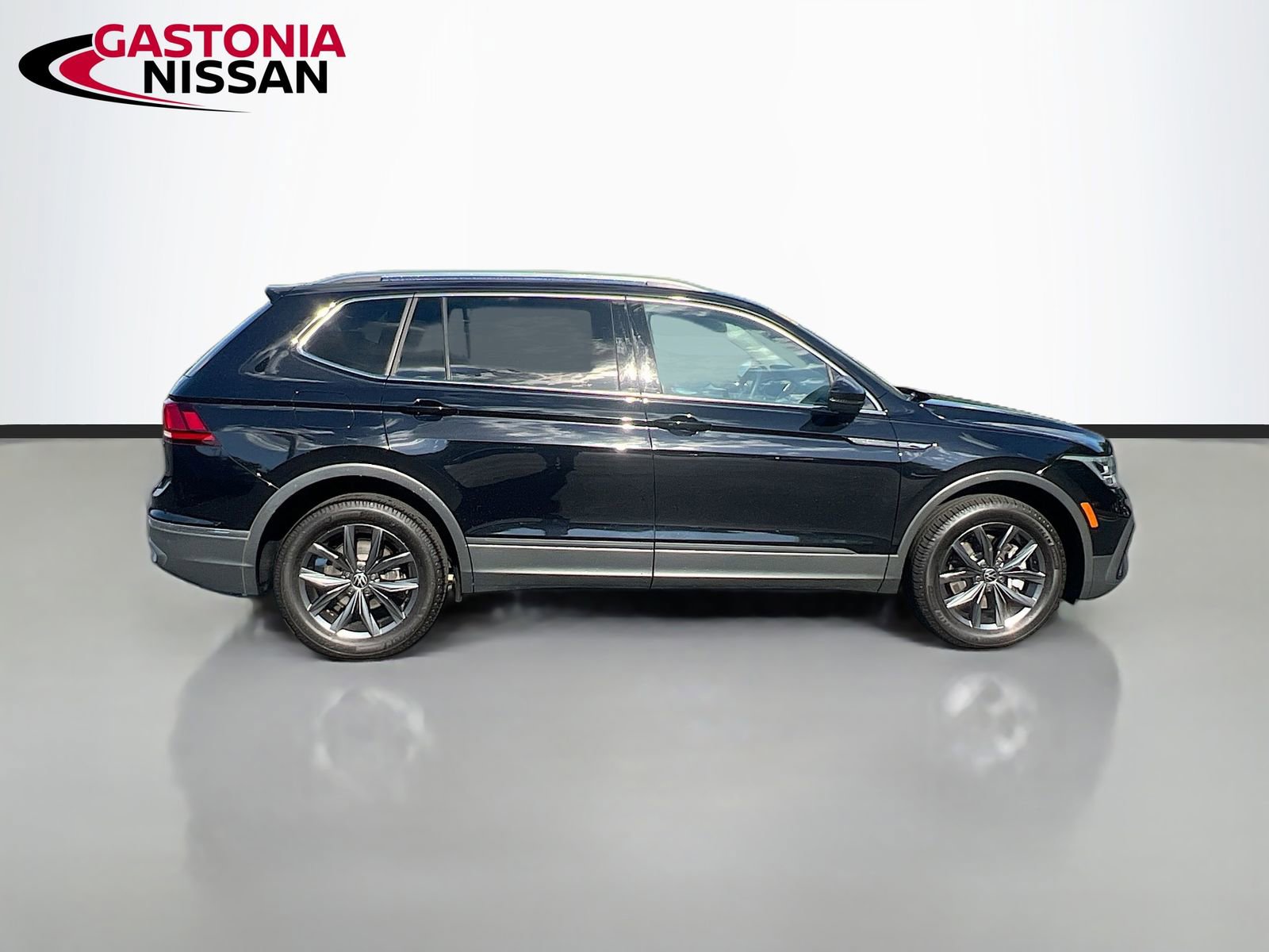 Used 2022 Volkswagen Tiguan SE AWD/4WD image 10