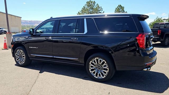 Used 2023 GMC Yukon XL Denali Ultimate AWD/4WD image 6