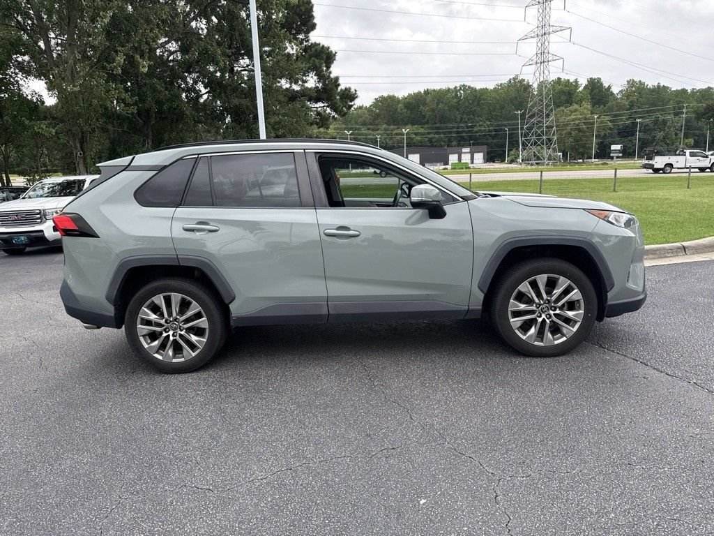 Used 2019 Toyota RAV4 XLE Premium w/ Cold Weather Package FWD image 6