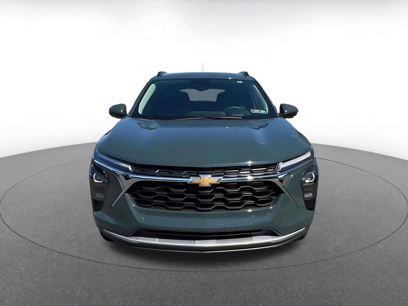 Used 2025 Chevrolet Trax LT FWD image 4