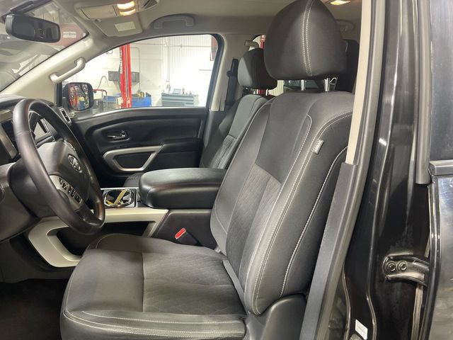 Used 2019 Nissan Titan SV w/ SV Convenience Package AWD/4WD image 11