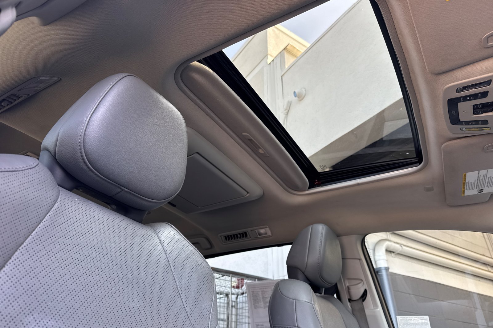 Certified 2024 Toyota Sienna Limited FWD image 23