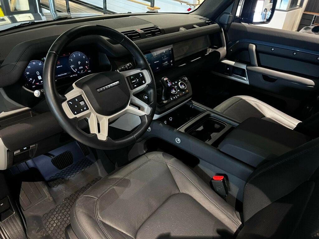 Used 2023 Land Rover Defender 90 SE AWD/4WD image 9