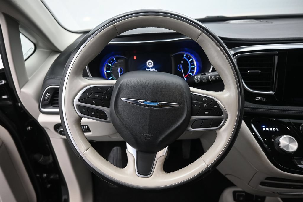 Used 2020 Chrysler Pacifica Limited FWD image 13