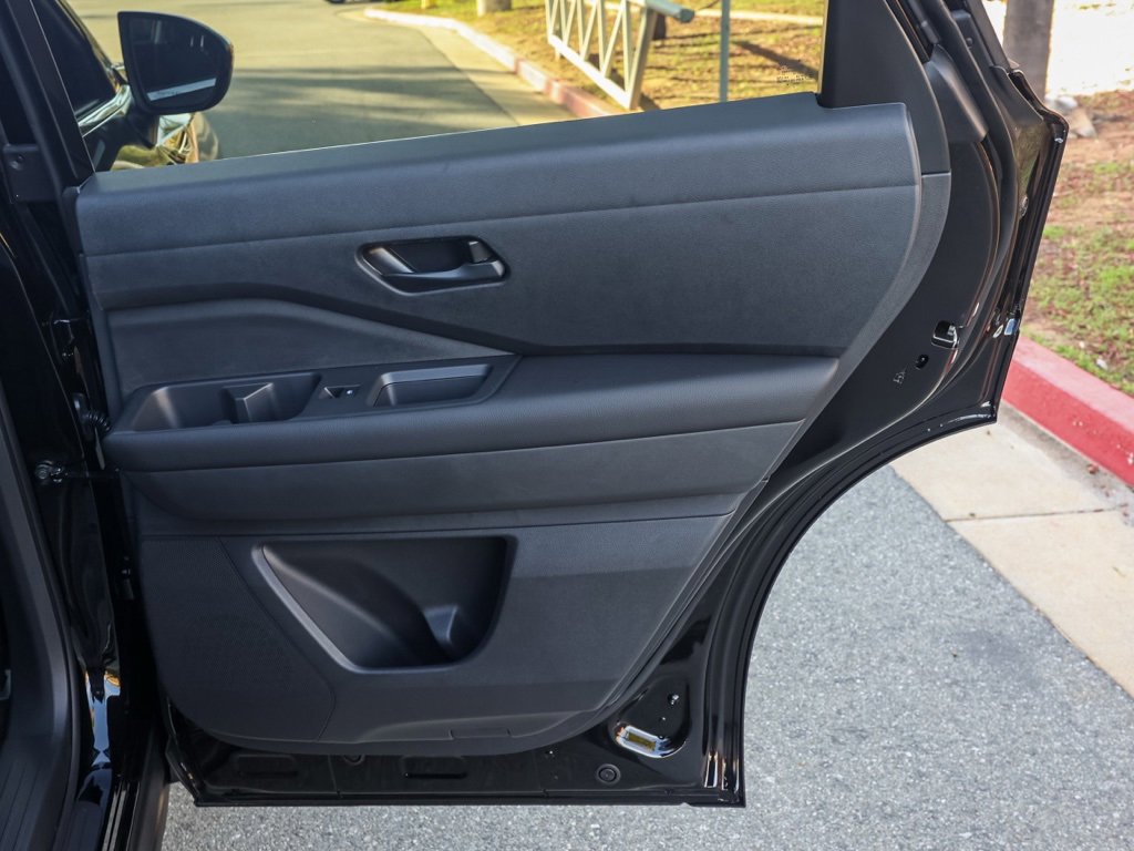 New 2025 Nissan Pathfinder S image 19