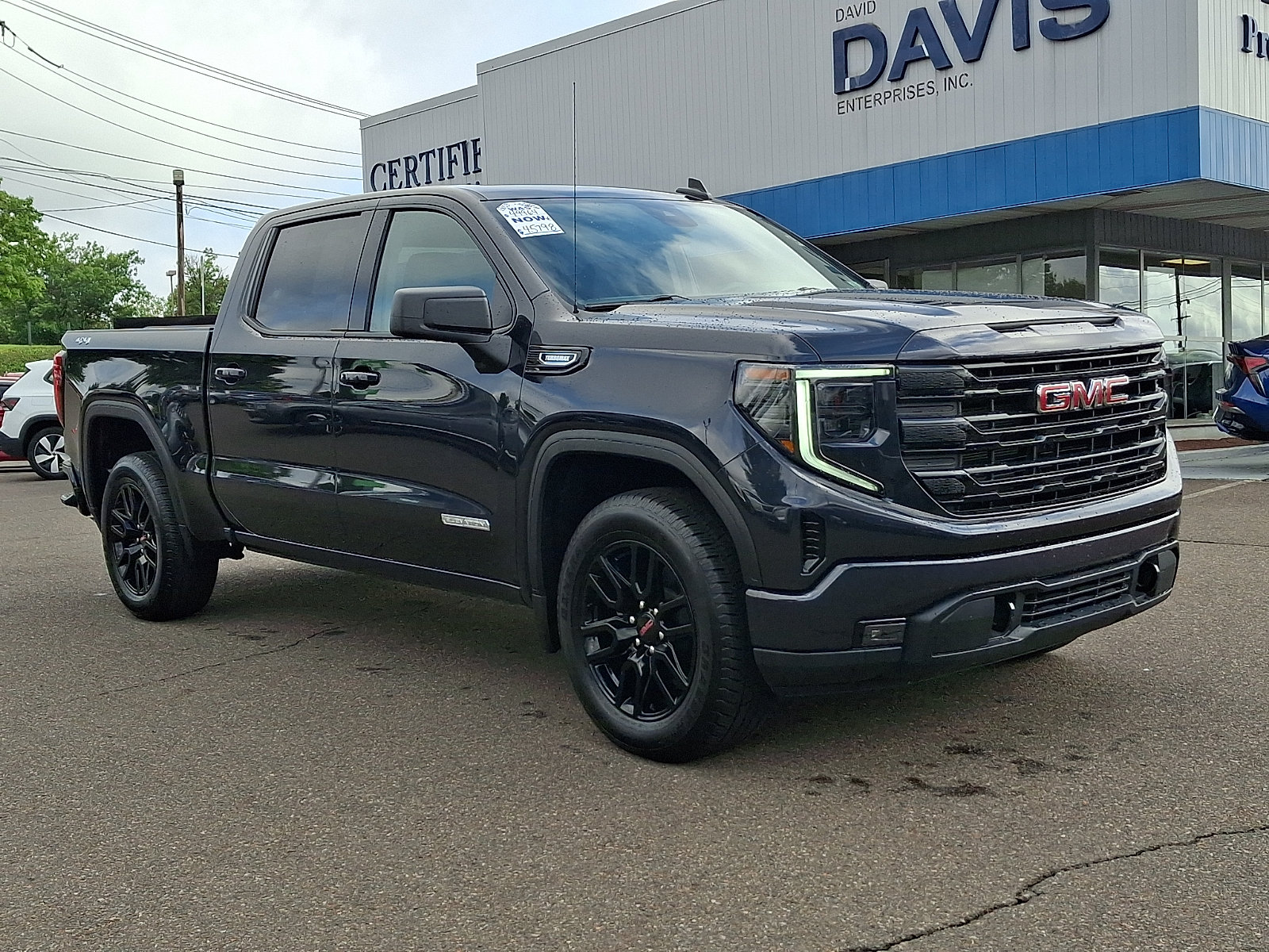 Used 2025 GMC Sierra 1500 Elevation AWD/4WD image 3