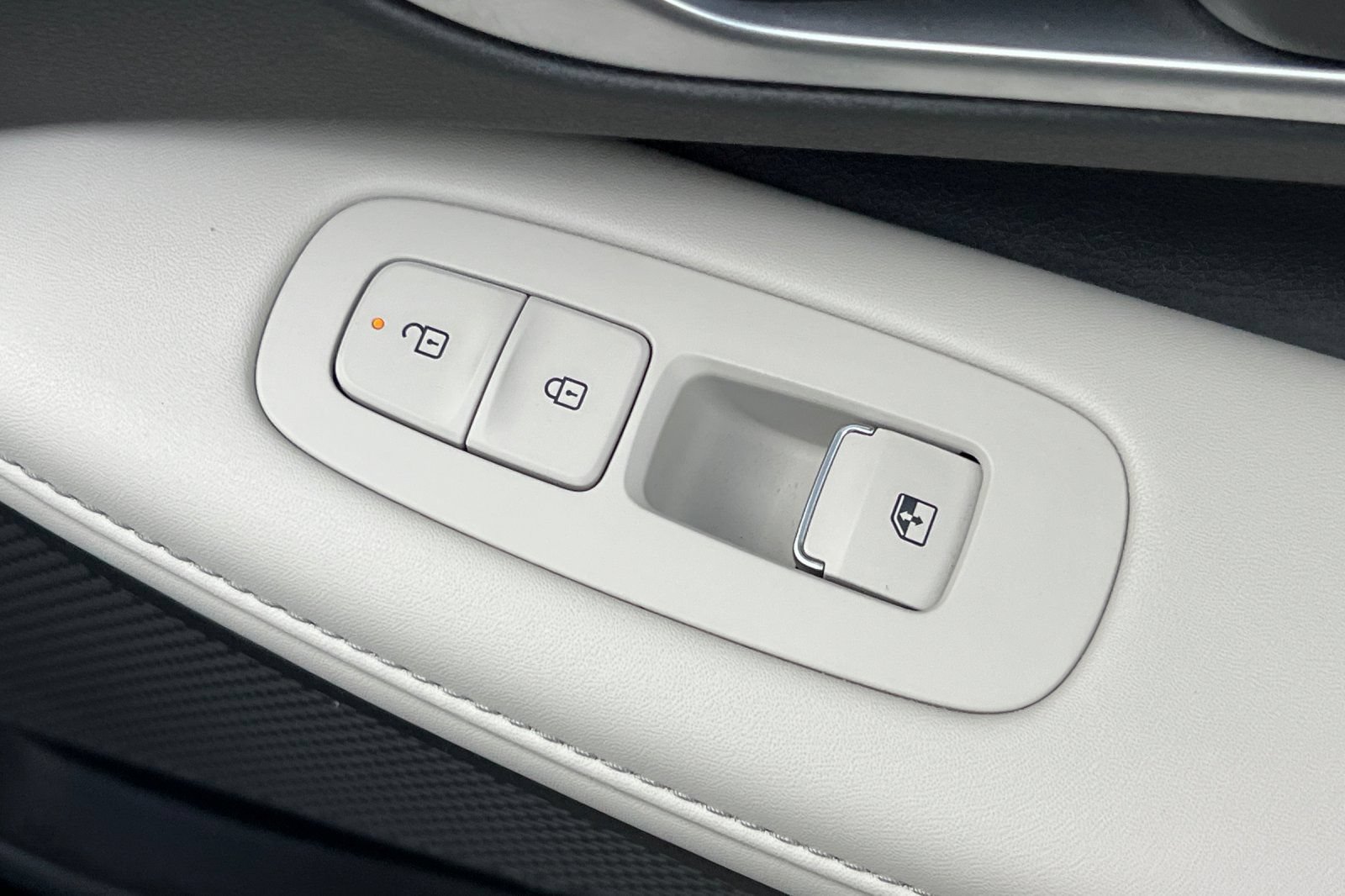 Used 2025 Hyundai Sonata Limited FWD image 21