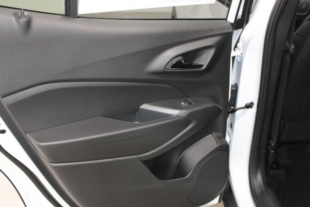New 2026 Chevrolet Trax RS w/ Sunroof Package FWD image 21