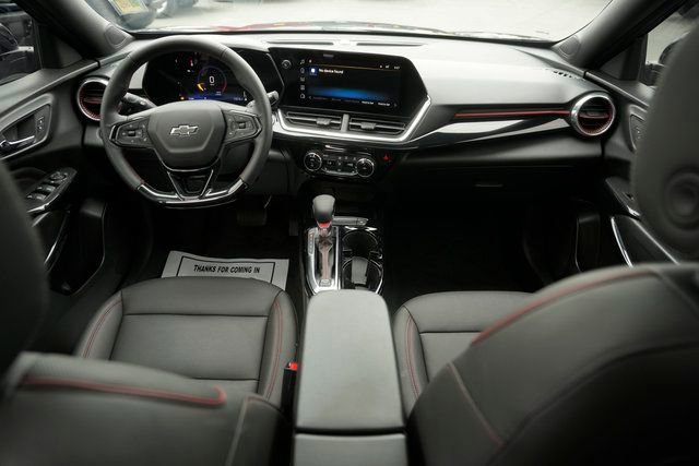 Used 2025 Chevrolet Trax RS w/ Sunroof Package image 21
