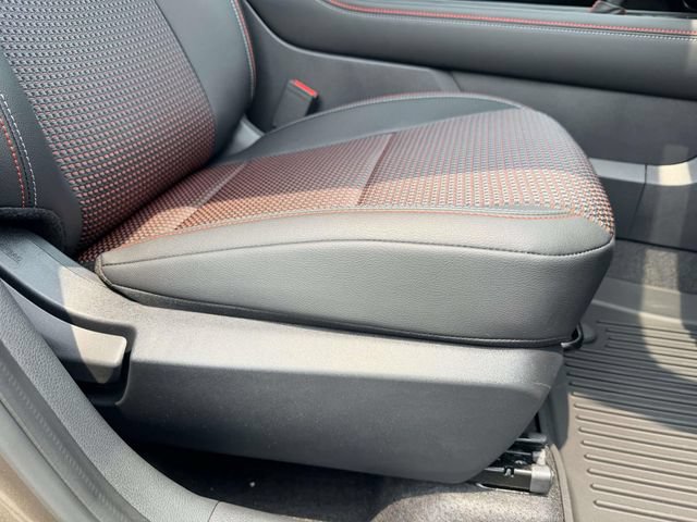 New 2026 Nissan Kicks SR w/ Interior Electronics Package FWD image 9