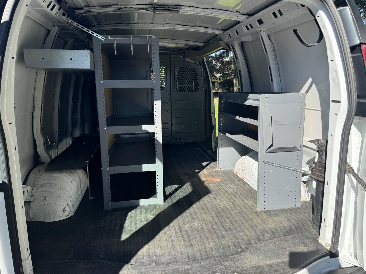 Used 2010 Chevrolet Express 2500 RWD image 35