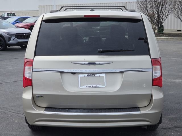 Used 2015 Chrysler Town & Country Touring FWD image 17