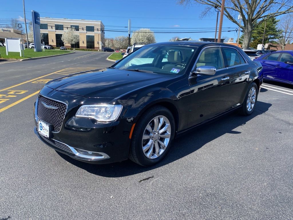 Used 2017 Chrysler 300 C image 6