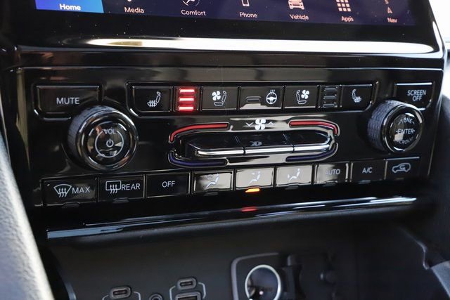 New 2025 Jeep Grand Cherokee Limited w/ Luxury Tech Group II AWD/4WD image 29