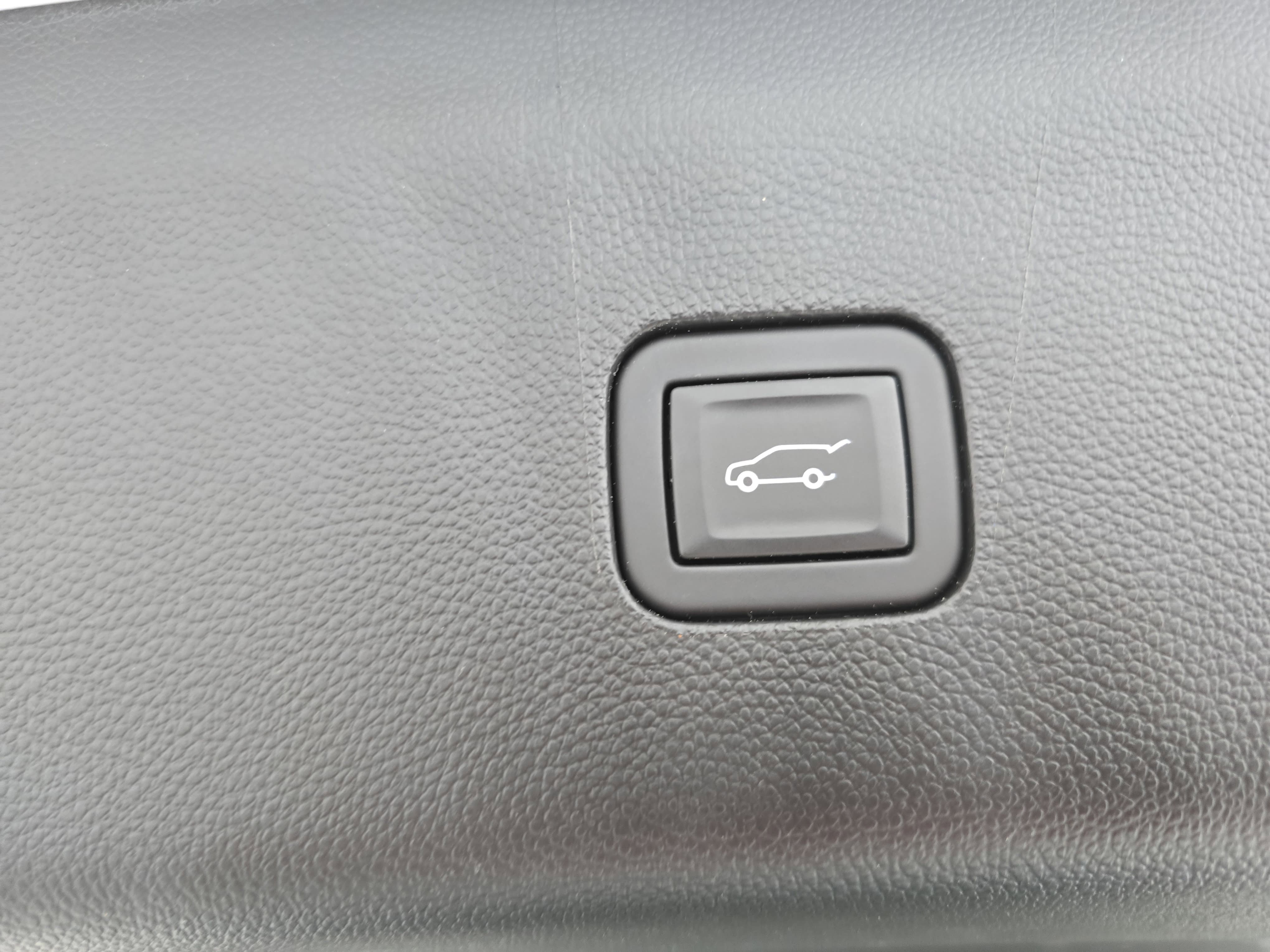 Used 2024 Buick Enclave Avenir w/ Avenir Technology Package FWD image 14