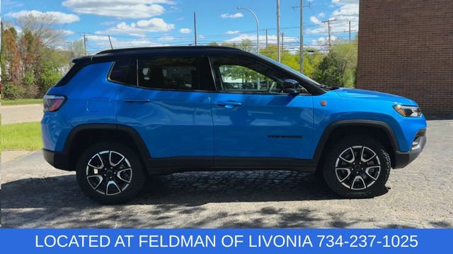 Used 2025 Jeep Compass Trailhawk AWD/4WD image 9