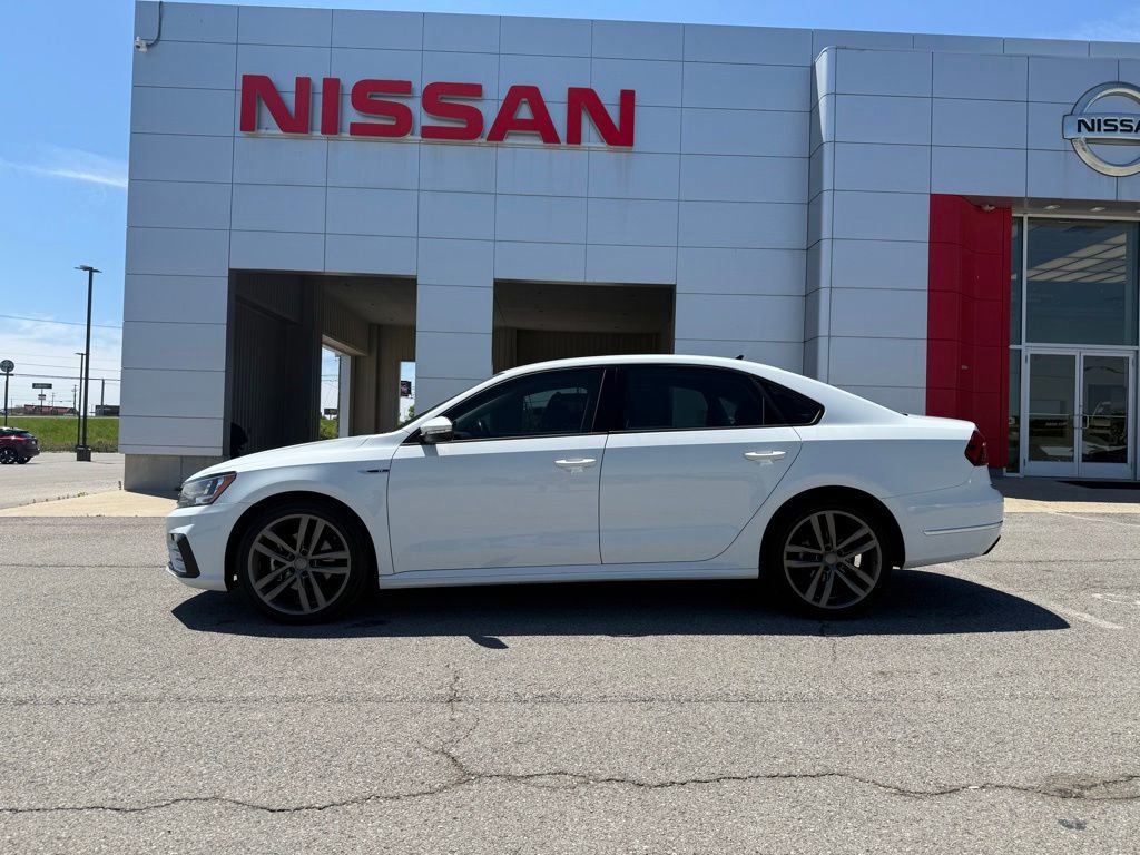 Used 2018 Volkswagen Passat 2.0T R-Line FWD image 4