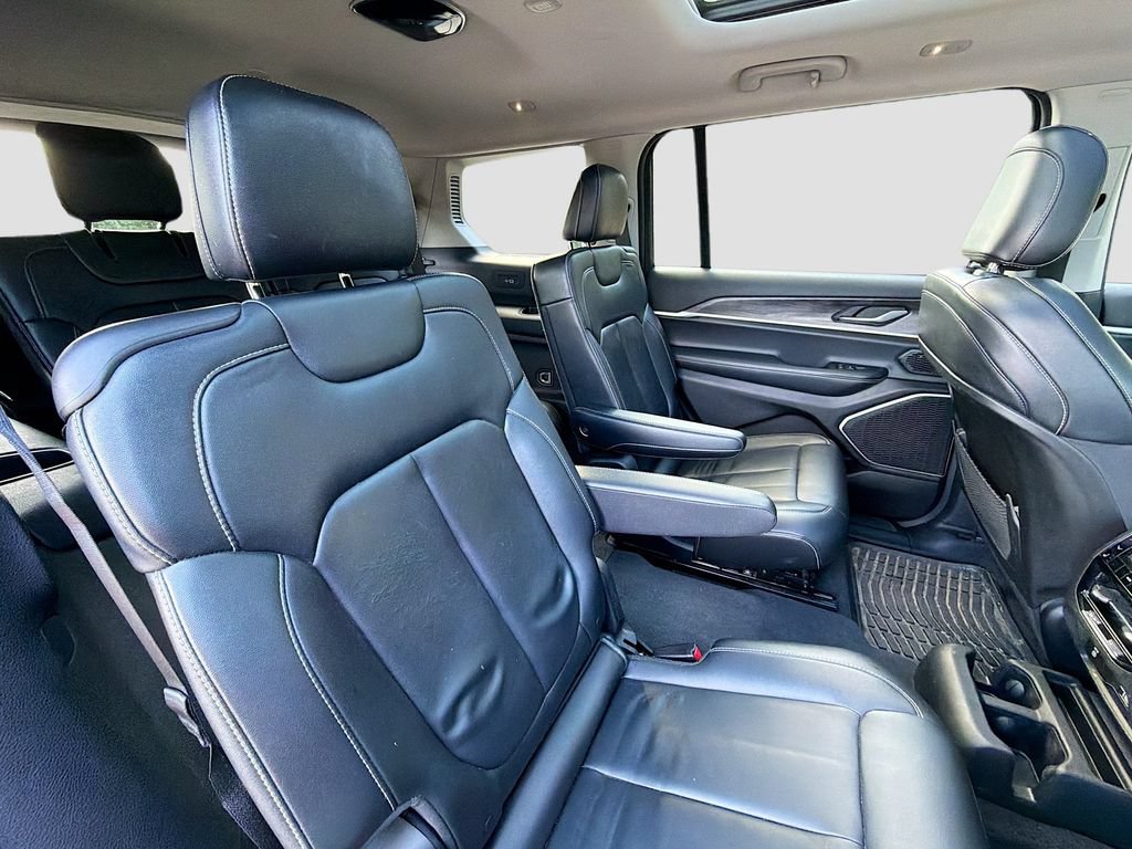 Used 2022 Jeep Grand Cherokee L Limited AWD/4WD image 32