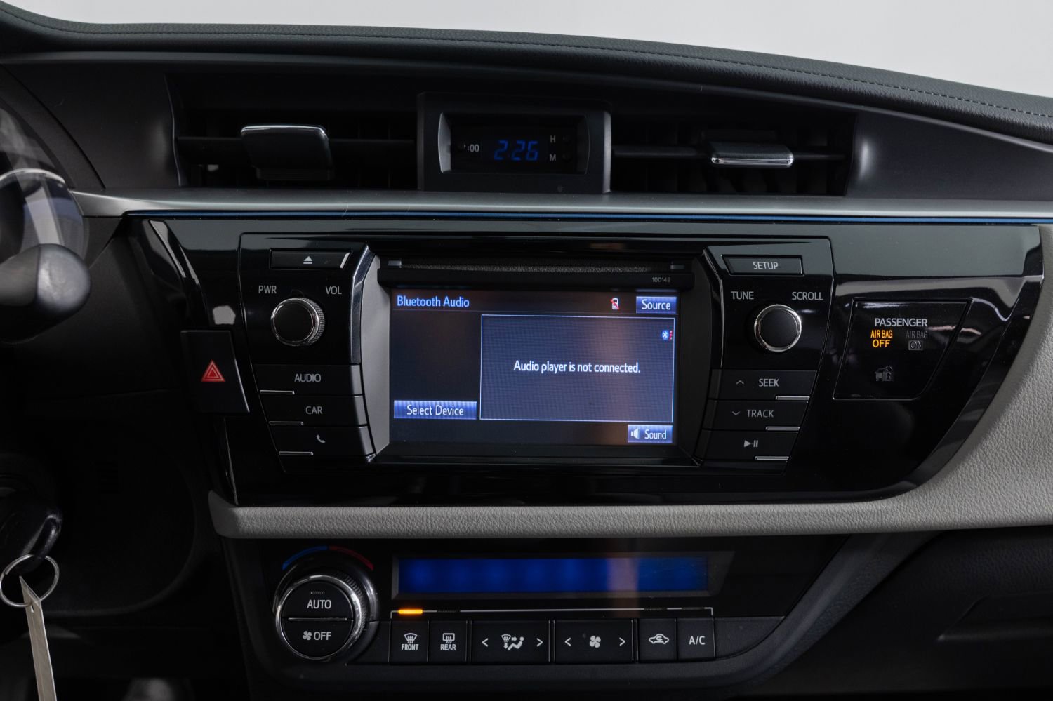 Used 2015 Toyota Corolla LE FWD image 35