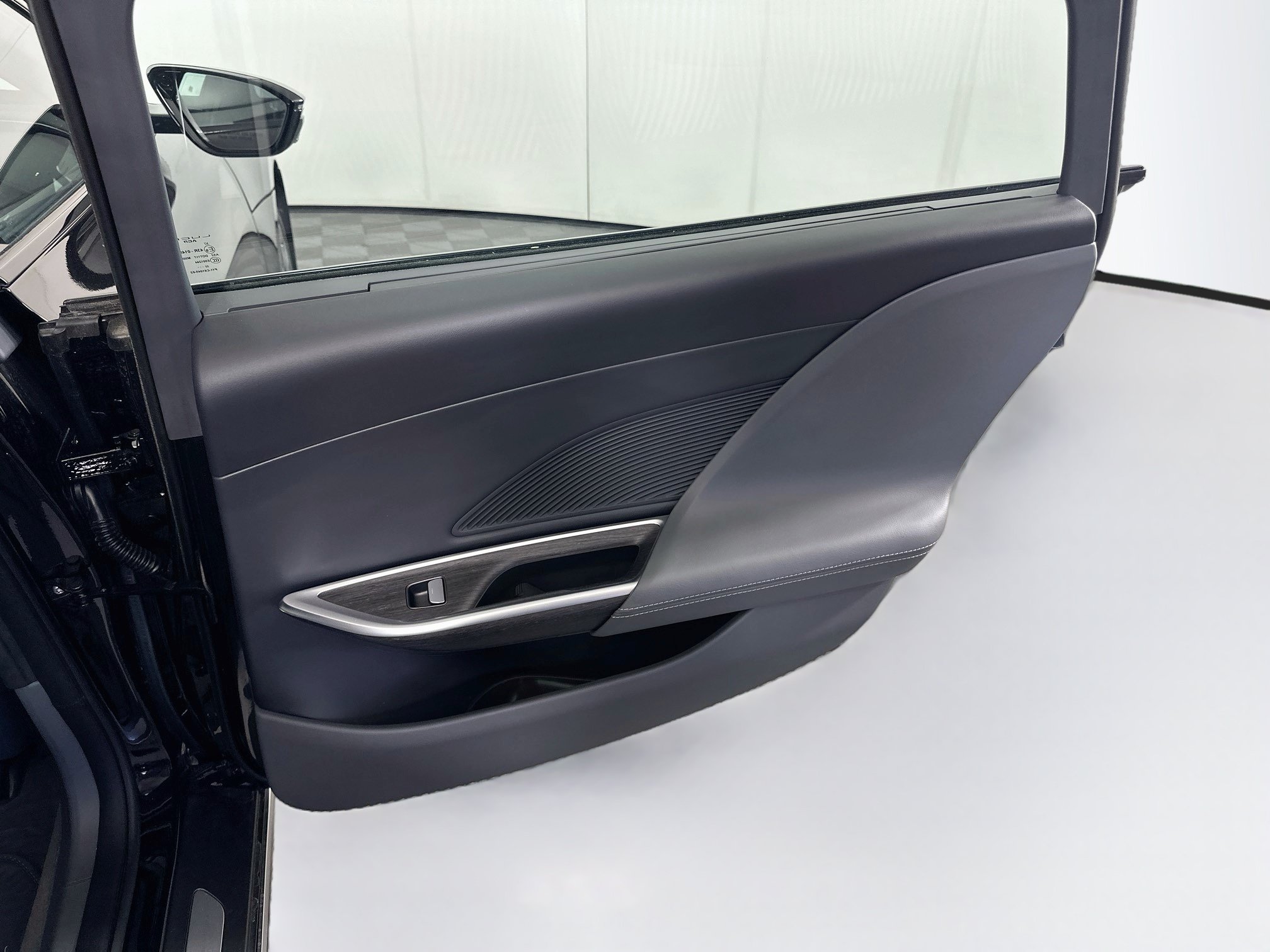 Used 2024 Lucid Air Touring AWD/4WD image 31