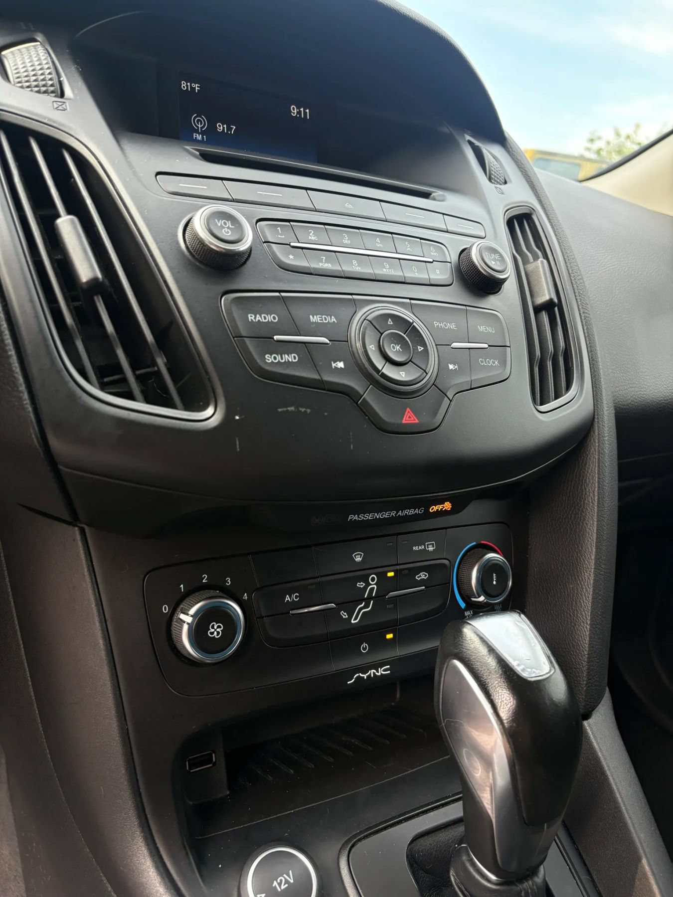 Used 2015 Ford Focus SE w/ SE Sport Package FWD image 13