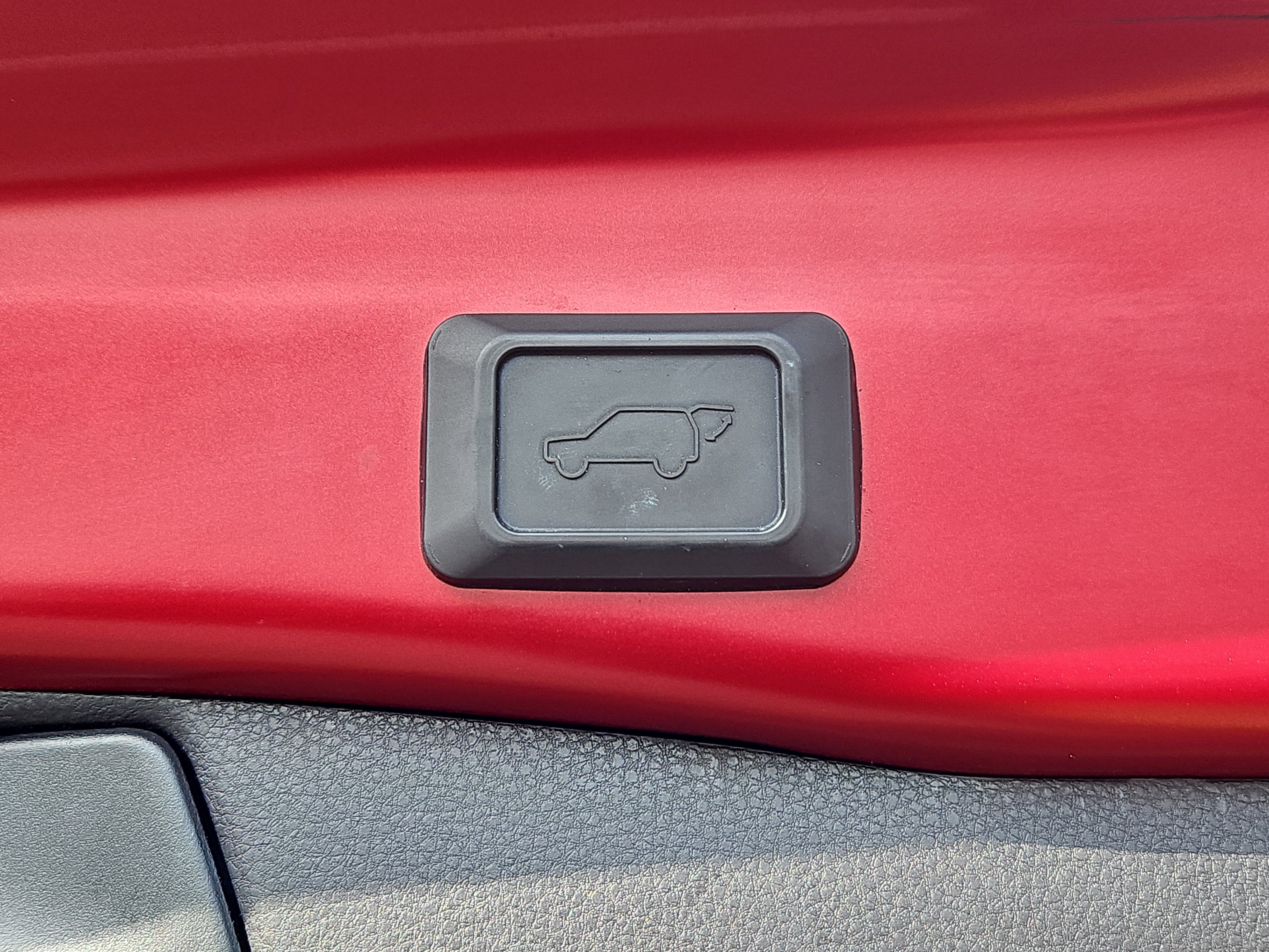 Used 2022 Toyota RAV4 XLE w/ Convenience Package image 12