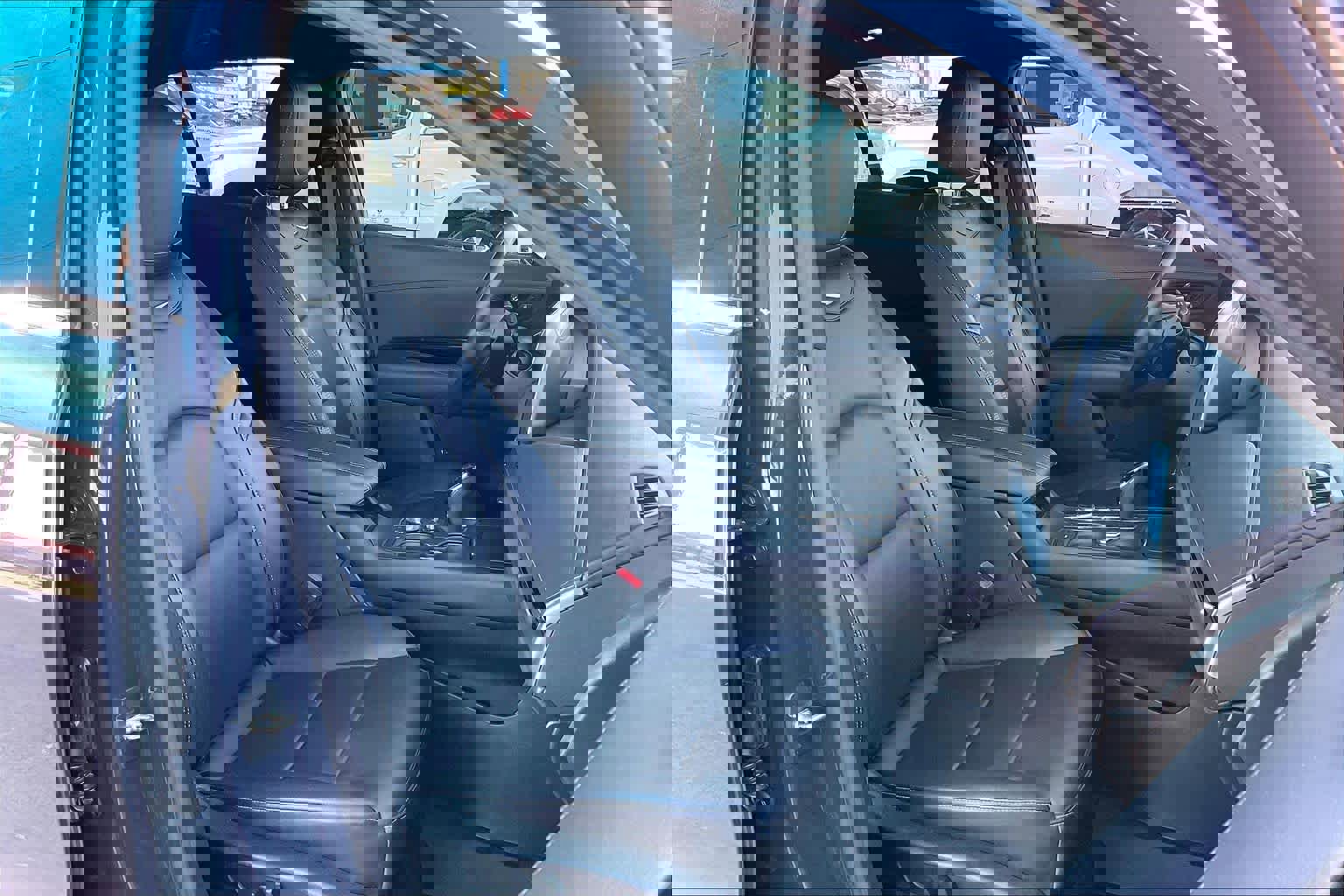 Used 2024 Cadillac XT4 Luxury w/ Cold Weather Package image 8