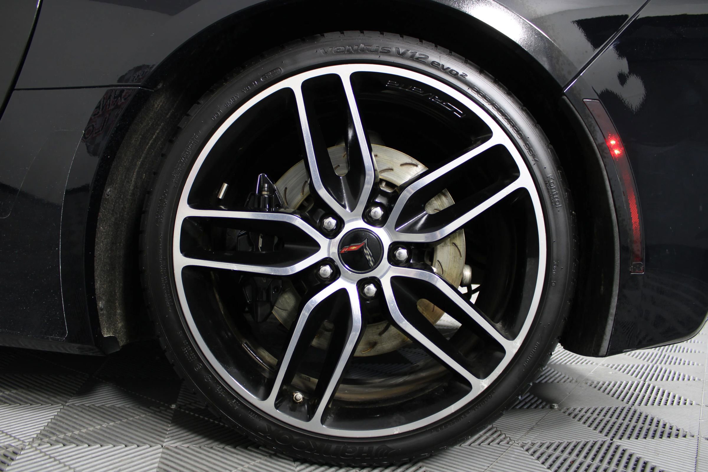 Used 2017 Chevrolet Corvette Stingray Coupe w/ Carbon Flash Badge Package image 38