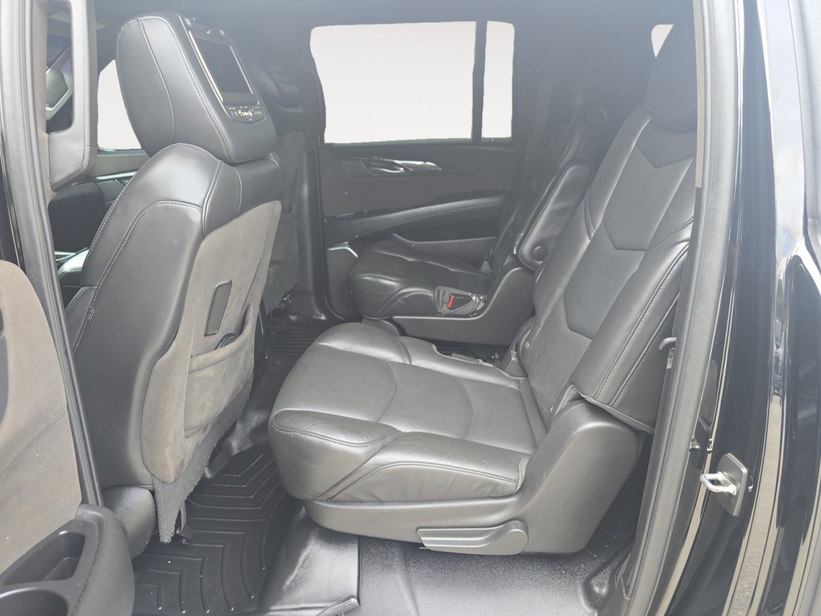 Used 2018 Cadillac Escalade ESV Platinum RWD image 24