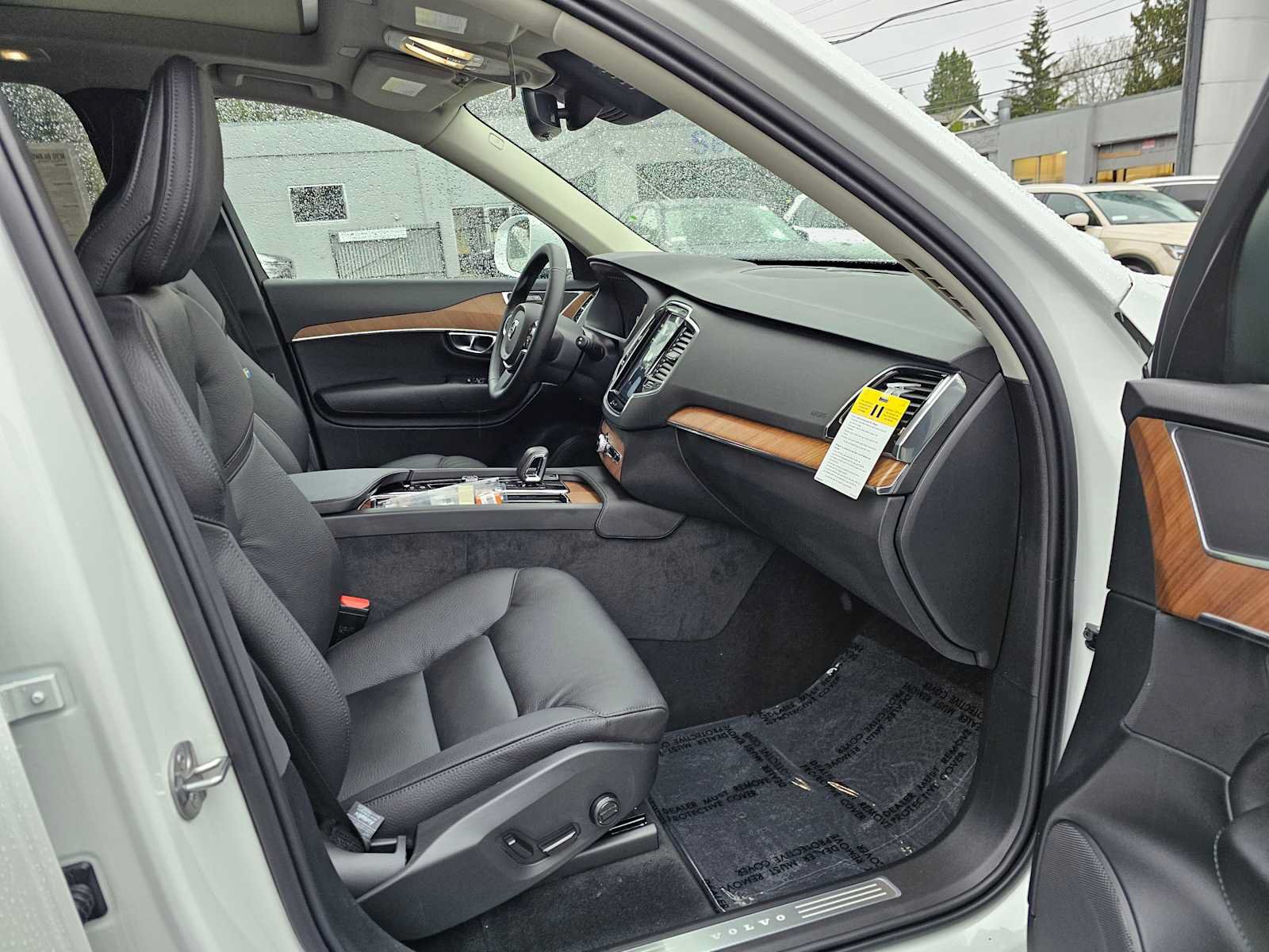 New 2025 Volvo XC90 B6 Plus w/ Protection Package Premier AWD/4WD image 11