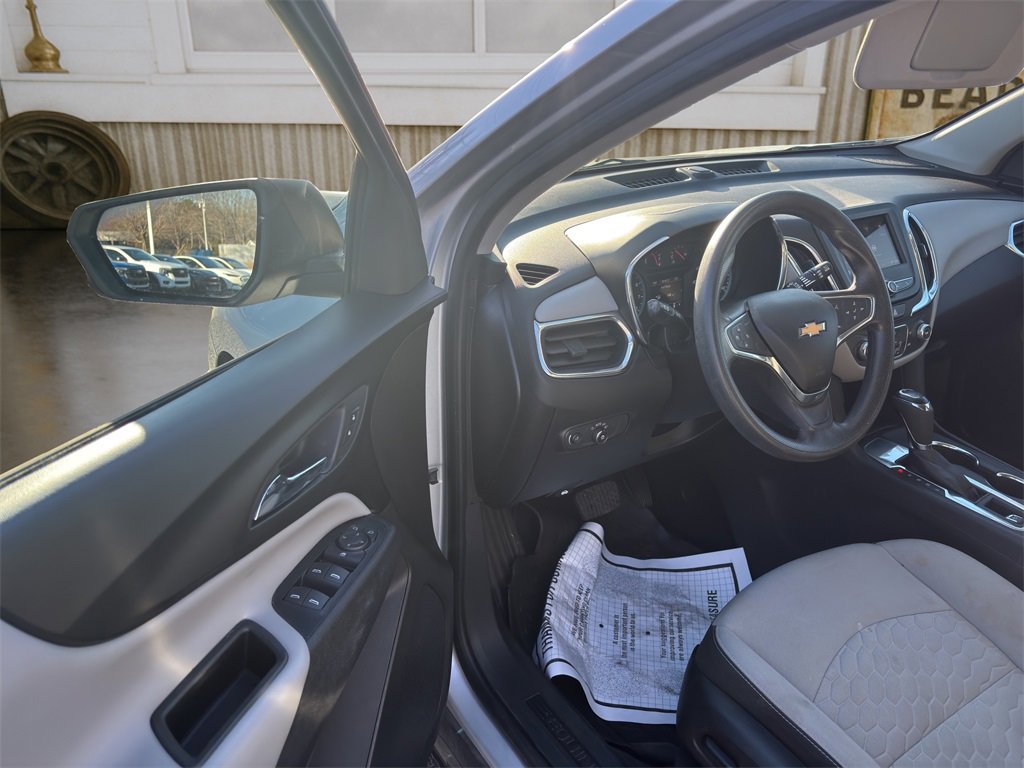 Used 2019 Chevrolet Equinox LS w/ LS Convenience Package image 17