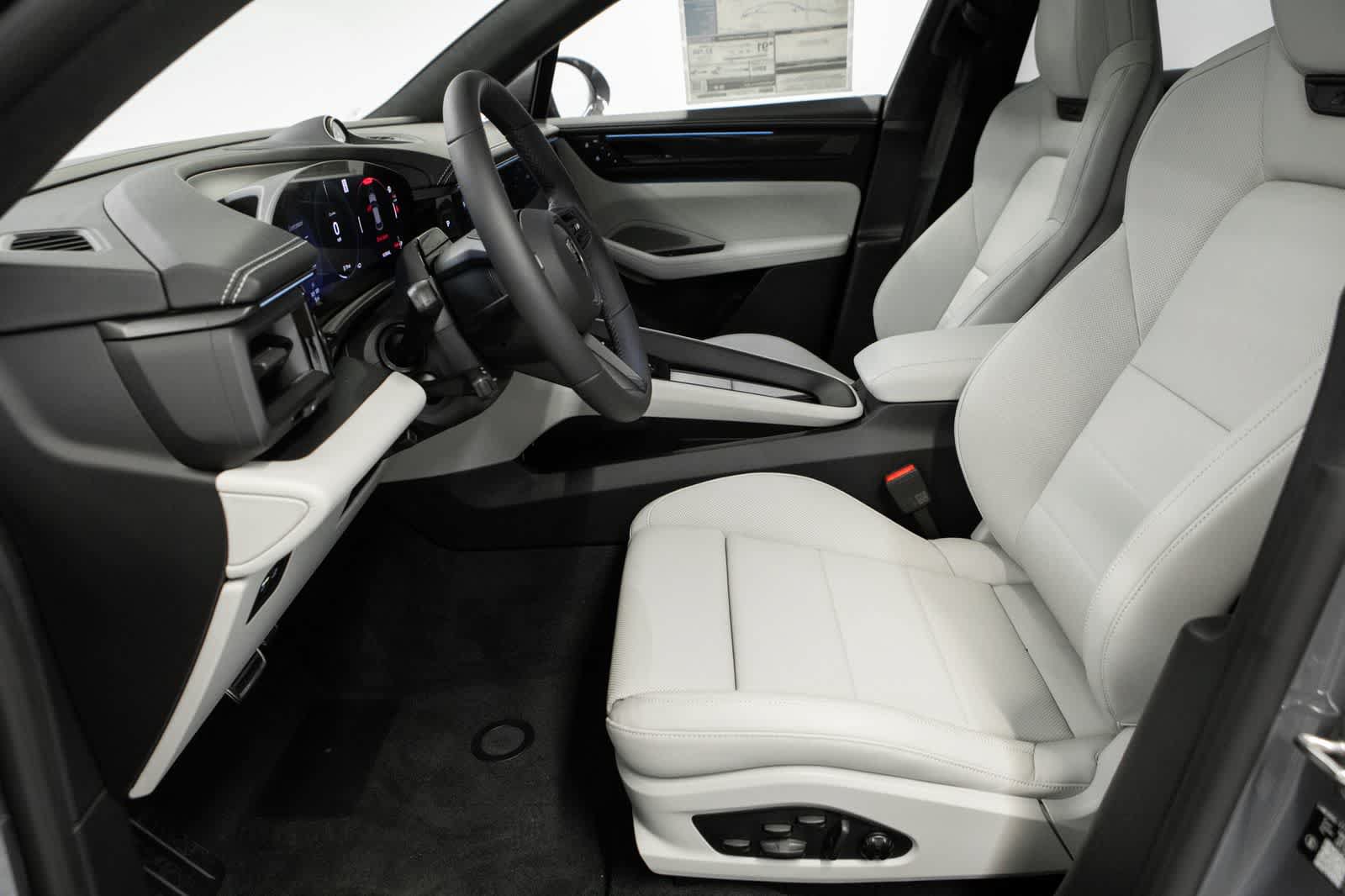 New 2026 Porsche Macan Turbo Electric AWD/4WD image 18