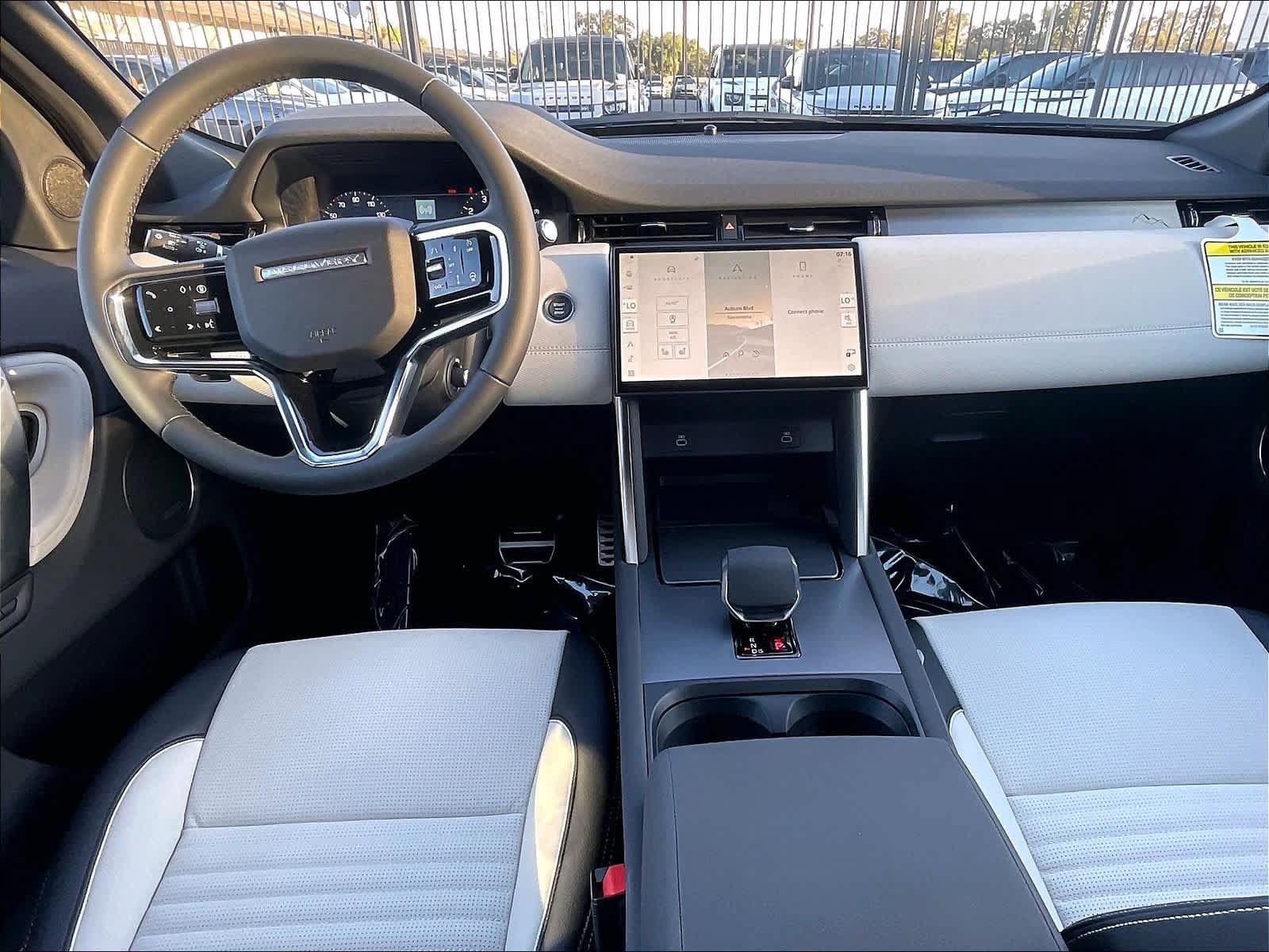 New 2026 Land Rover Discovery Sport Landmark AWD/4WD image 7