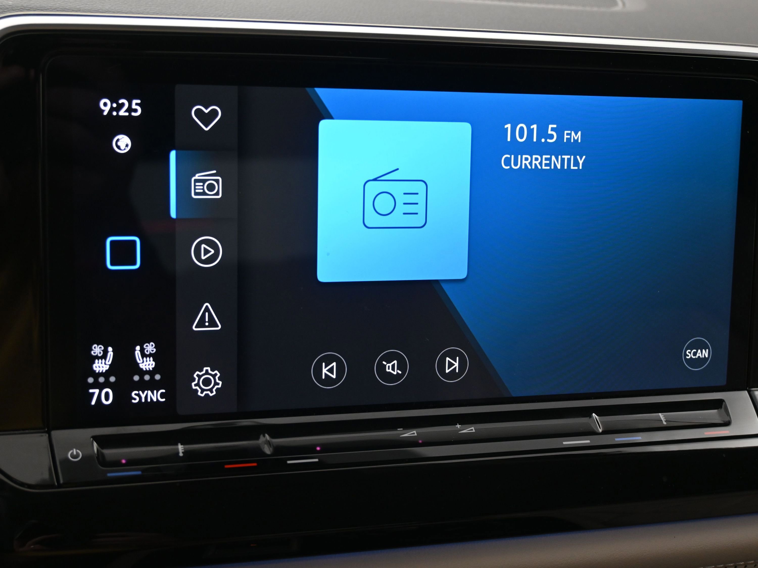 Used 2025 Volkswagen Atlas SEL Premium R-Line image 15