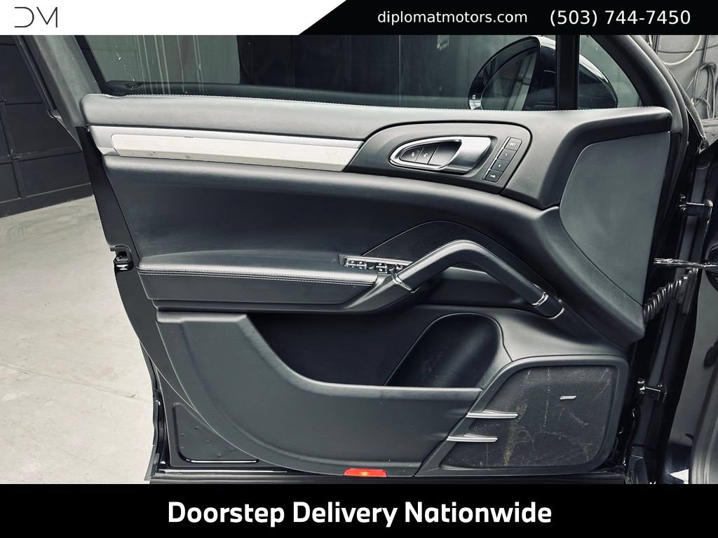 Used 2015 Porsche Cayenne Turbo AWD/4WD image 25