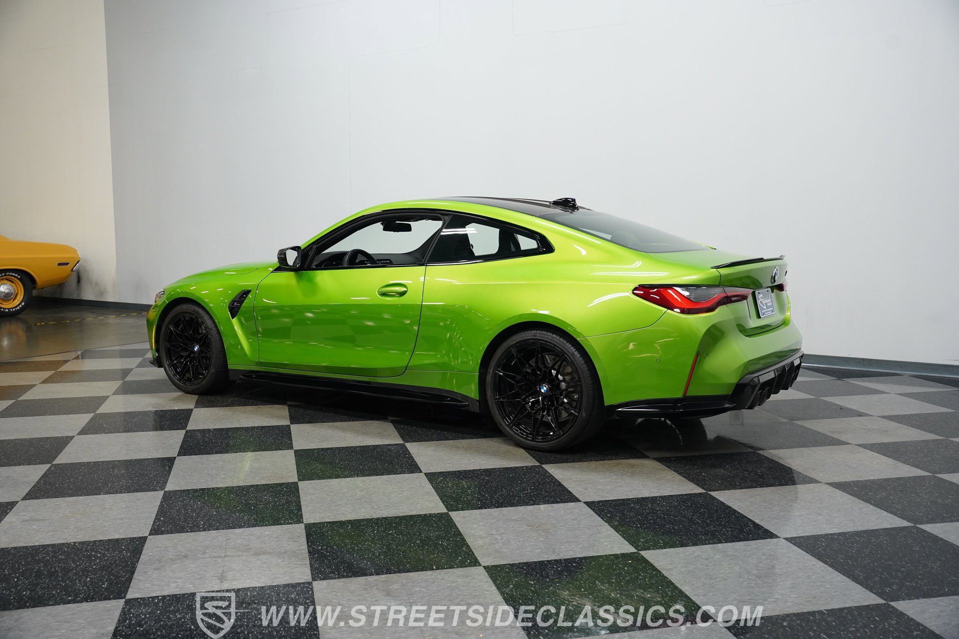 Used 2021 BMW M4 Competition w/ M Carbon Exterior Package RWD image 9