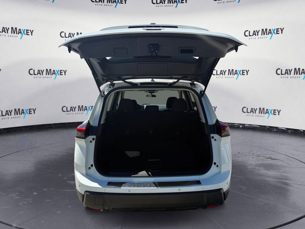 Used 2024 Nissan Rogue S FWD image 16