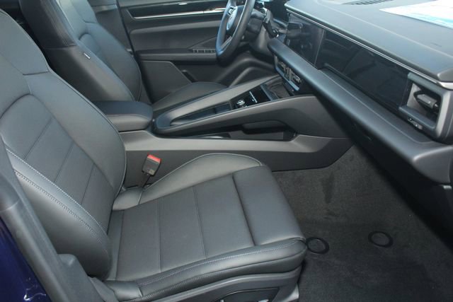 New 2026 Porsche Macan 4 Electric image 25